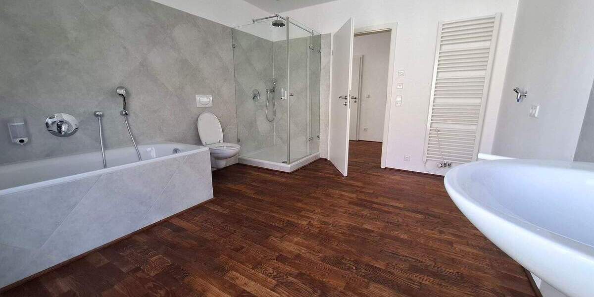 Etagenwohnung Ulm Mitte - 1 Zimmer, 110 m&sup2;, 1.280&euro; | Angebot:25916075