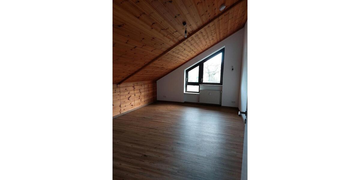Dachgeschoßwohnung Laudenbach - 4 Zimmer, 105 m&sup2;, 950&euro; | Angebot:26338955