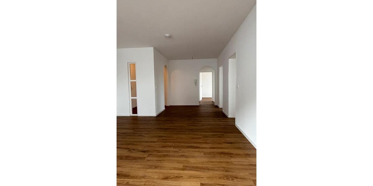 Etagenwohnung Essingen - 4 Zimmer, 92 m&sup2;, 1.250&euro; | Angebot:25298780