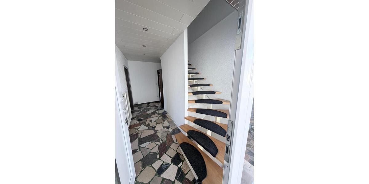 Etagenwohnung Altenstadt - 6 Zimmer, 150 m&sup2;, 1.500&euro; | Angebot:26648495