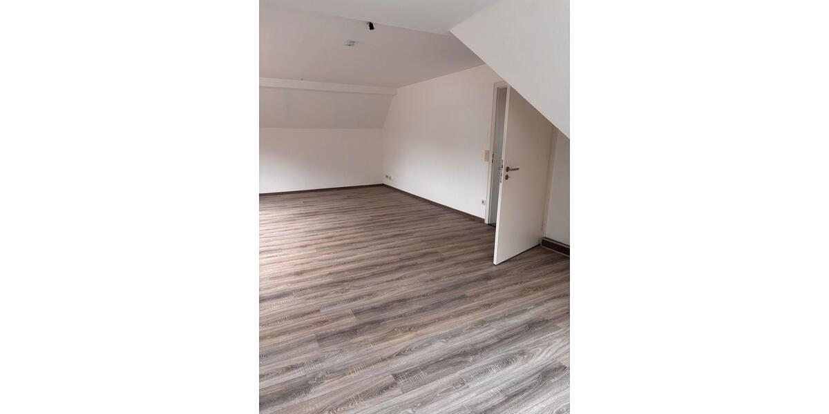 Dachgeschoßwohnung Horn-Bad Meinberg Bad Meinberg - 3 Zimmer, 96 m&sup2;, 700&euro; | Angebot:25872697