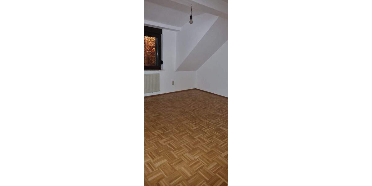 Etagenwohnung Hennef (Sieg) Uckerath - 3 Zimmer, 131 m&sup2;, 785&euro; | Angebot:25670247