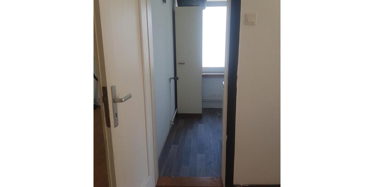 Dachgeschoßwohnung Eschershausen - 2.5 Zimmer, 90 m&sup2;, 500&euro; | Angebot:26690145