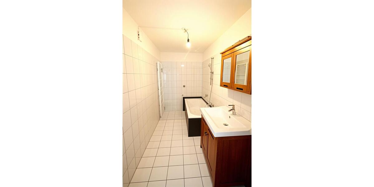 Erdgeschoßwohnung Landau an der Isar - 3 Zimmer, 103 m&sup2;, 900&euro; | Angebot:26663378