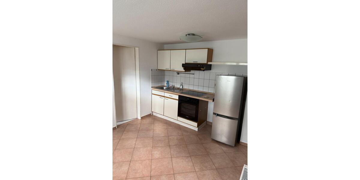 Helle 2-Zimmer-Untergeschosswohnung mit Einbauküche und Terrasse 3 zimmer