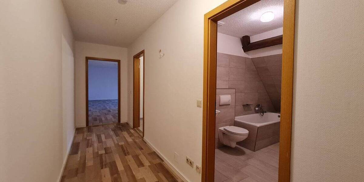 Etagenwohnung Löbau Altlöbau - 2 Zimmer, 76 m&sup2;, 456&euro; | Angebot:26319645