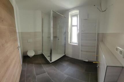 Wohnung Kraftsdorf - 2 Zimmer, 52 m&sup2;, 300&euro; | Angebot:24952105