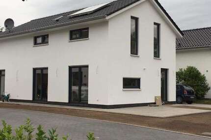 Haus Edewecht - 4 Zimmer, 123 m&sup2;, 1.500&euro; | Angebot:27212135