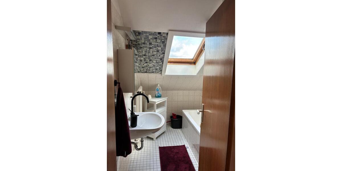 Dachgeschoßwohnung Löhne - 3 Zimmer, 75 m&sup2;, 600&euro; | Angebot:26605409