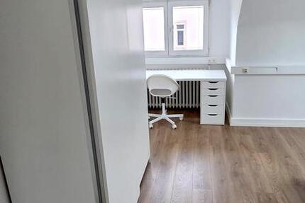 Möbliertes WG-Zimmer - 18,4 m² in großer DG-Wohnung, nur an Einzelperson - zentrale Lage - Bahnhofsnähe Stadt Lörrach 1 zimmer