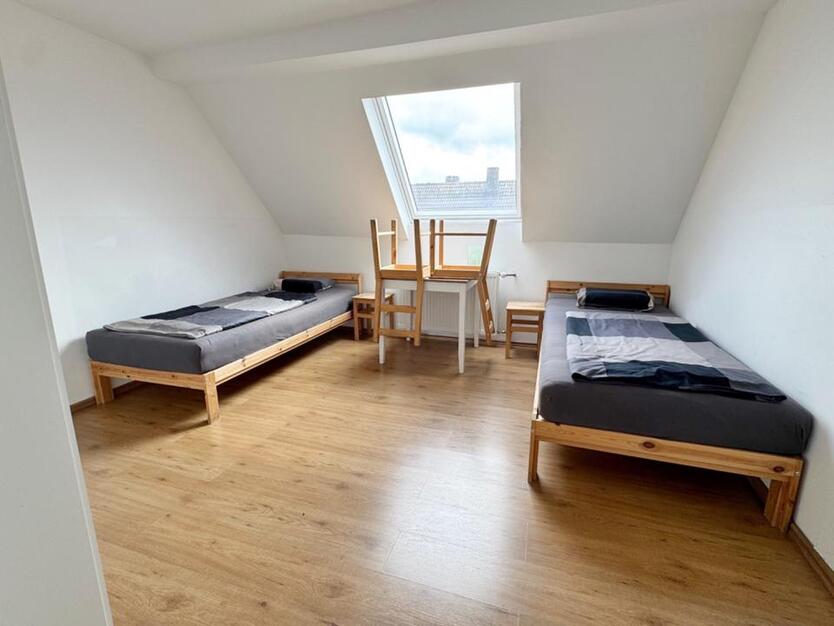 Sanierte möblierte 4,5 Zimmerwohnung 2 Bäder Einbauküche zimmer