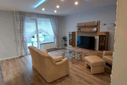 Hochwertige, möblierte 2-Zimmer-Wohnung mit Balkon & Garage 2.5 zimmer