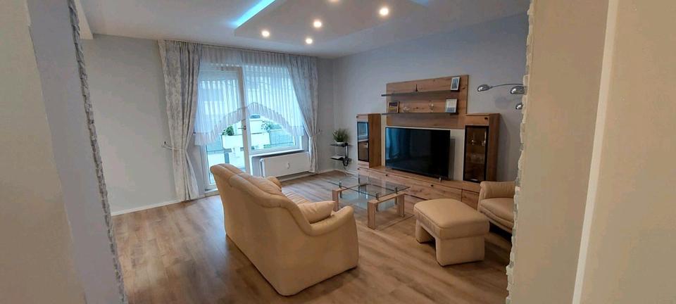 Hochwertige, möblierte 2-Zimmer-Wohnung mit Balkon & Garage 2.5 zimmer