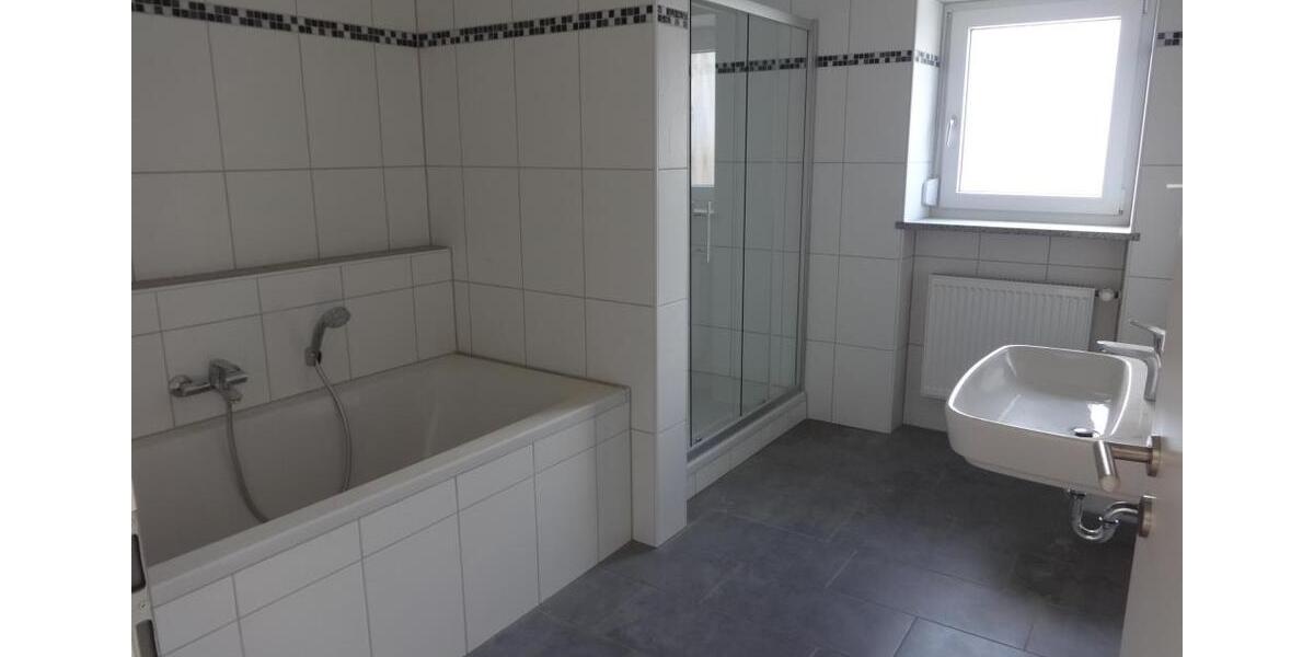Etagenwohnung Lappersdorf - 3.5 Zimmer, 154 m&sup2;, 1.300&euro; | Angebot:26586934