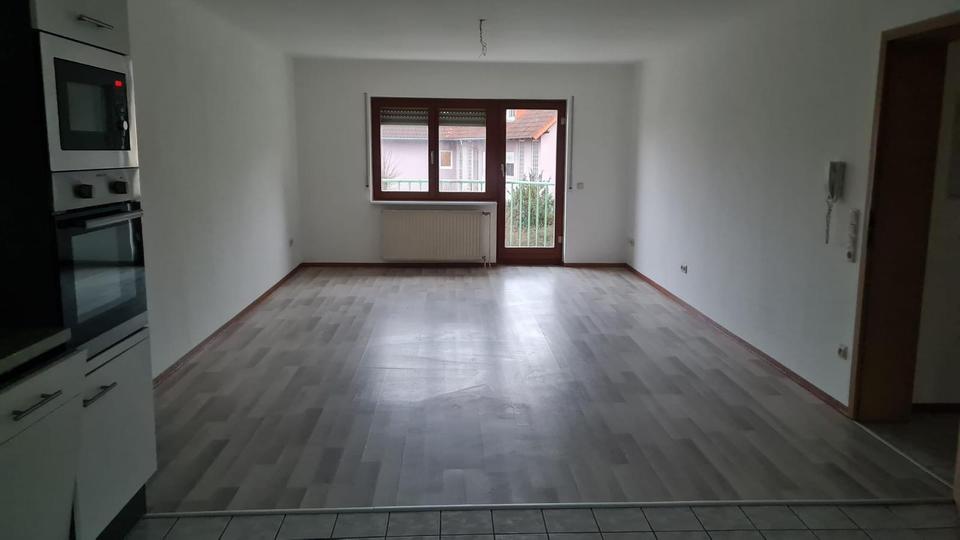 Erdgeschoßwohnung Hardheim - 4 Zimmer, 110 m&sup2;, 950&euro; | Angebot:24868658