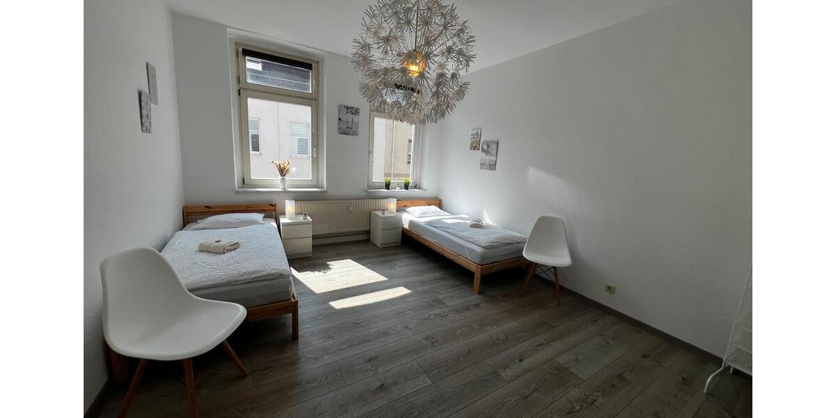 Wohnen auf Zeit Crimmitschau - 4 Zimmer, 105 m&sup2;, 15&euro; | Angebot:24788954
