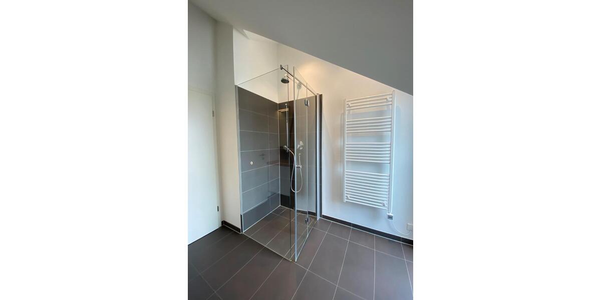 gehobene teílmöblierte 1,5 Zimmer Wohnung Dachgeschoss mit Lift 2 zimmer