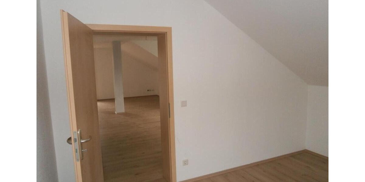 Dachgeschoßwohnung Leisnig - 3 Zimmer, 88 m&sup2;, 460&euro; | Angebot:24589883