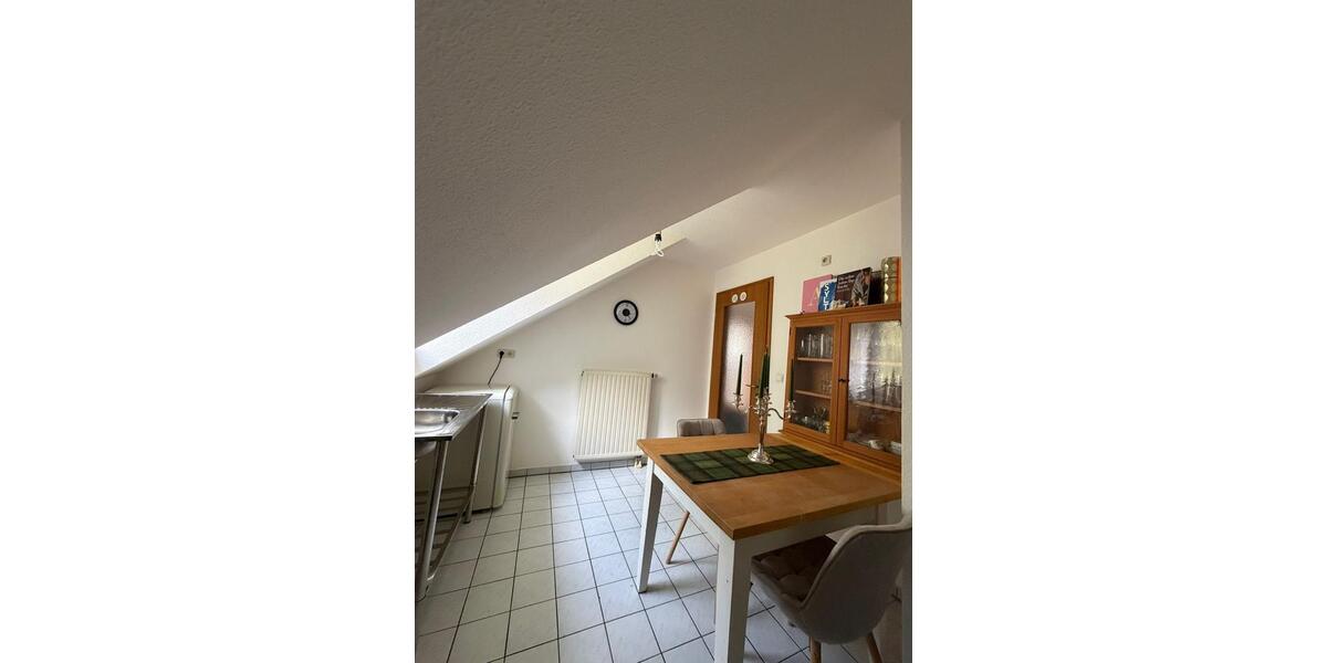 Dachgeschoßwohnung Neuenmarkt - 1 Zimmer, 75 m&sup2;, 350&euro; | Angebot:26237268