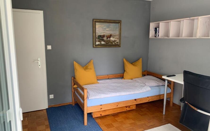 möbl. WG-Zimmer mit Wlan, TV, Gästeküche, Gästebad, Waschmaschine, Balkon zimmer