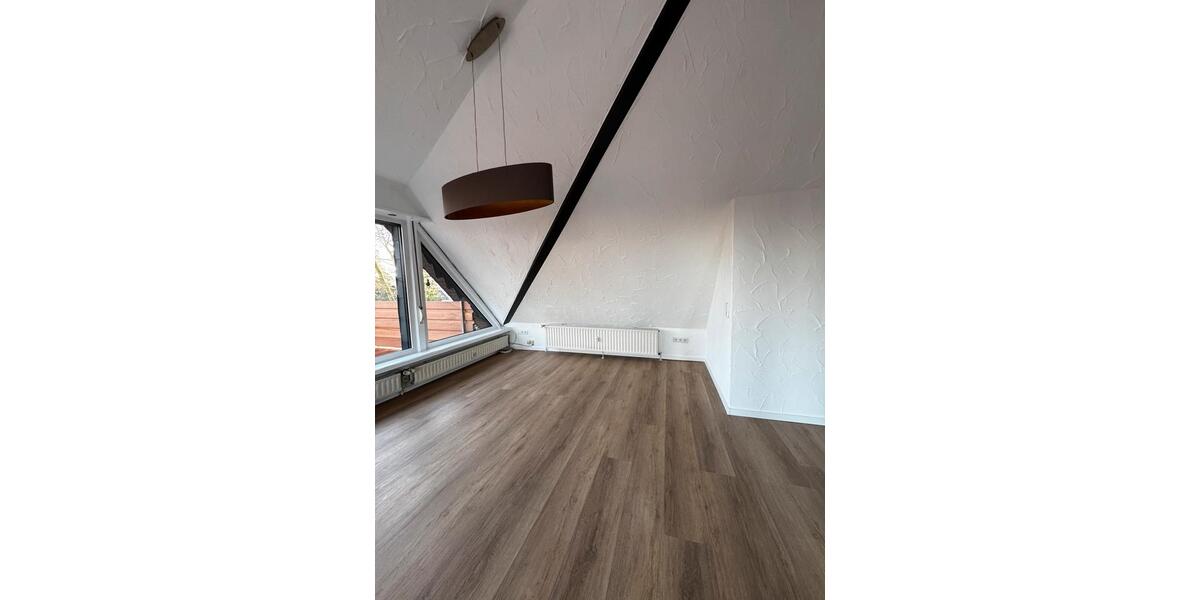 Dachgeschoßwohnung Iserlohn Sümmern - 3 Zimmer, 134 m&sup2;, 1.500&euro; | Angebot:24934997