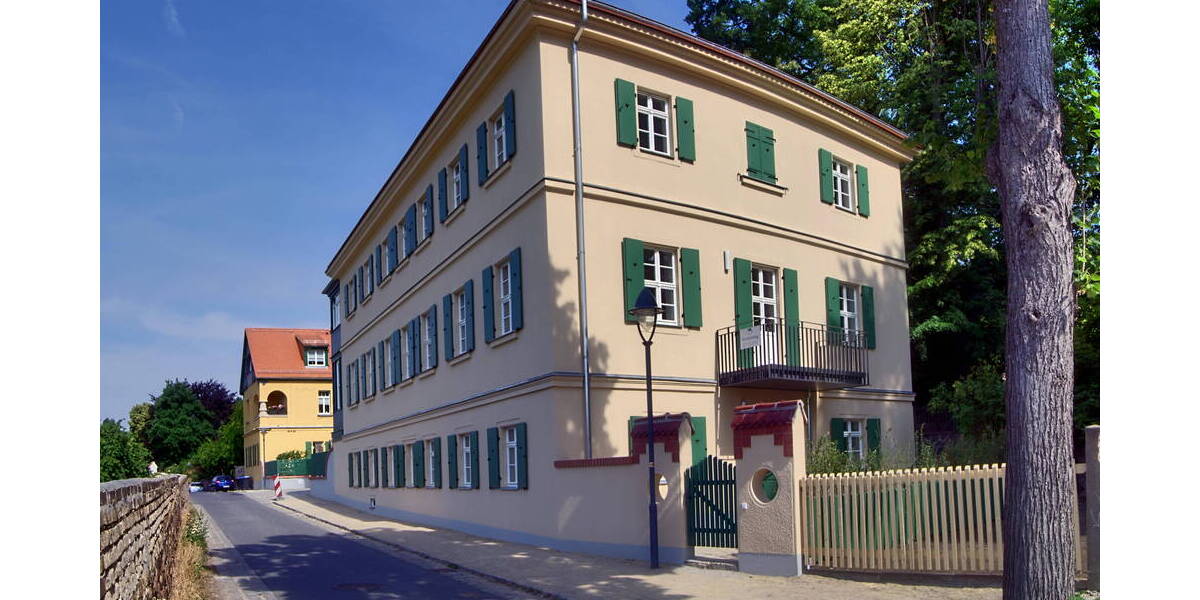 Etagenwohnung Radebeul Oberlößnitz - 3 Zimmer, 151 m&sup2;, 1.850&euro; | Angebot:25668402