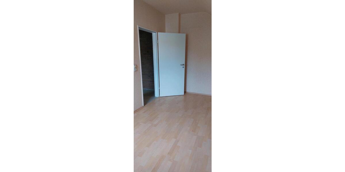 Dachgeschoßwohnung Duisburg Rheinhausen - 2 Zimmer, 75 m&sup2;, 950&euro; | Angebot:26532670