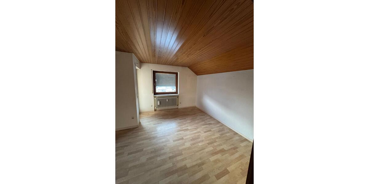 Dachgeschoßwohnung Filderstadt - 4 Zimmer, 82 m&sup2;, 1.100&euro; | Angebot:24865420