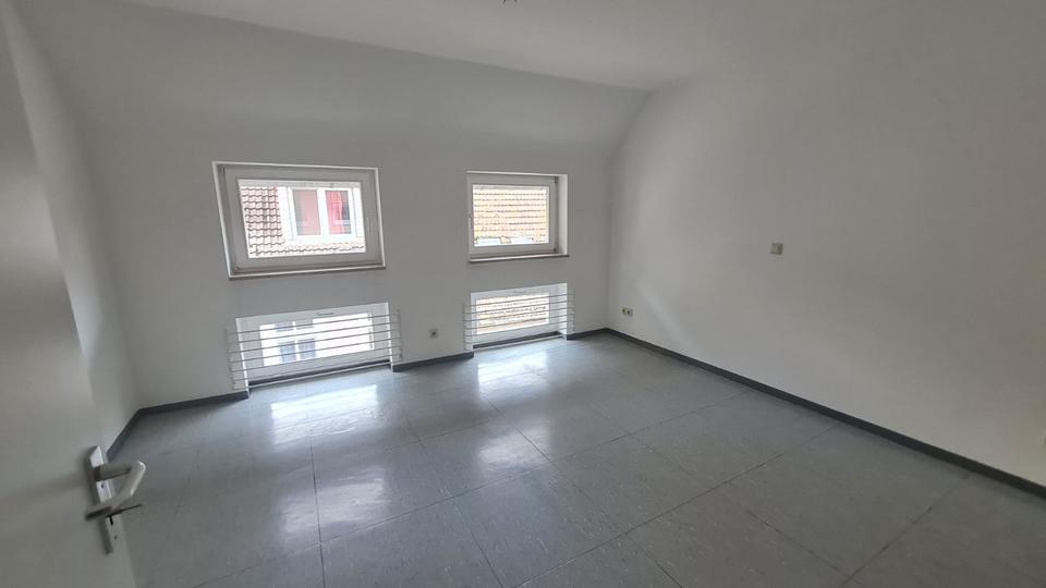 Dachgeschoßwohnung Finsterwalde - 2 Zimmer, 71 m&sup2;, 490&euro; | Angebot:24976258