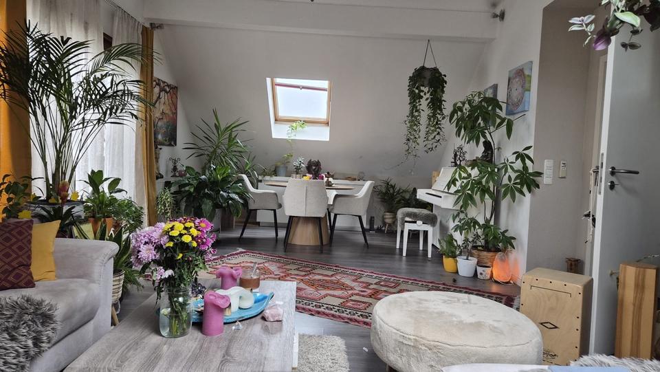 Dachgeschoßwohnung Hofheim am Taunus - 2 Zimmer, 73 m&sup2;, 1.050&euro; | Angebot:25512396