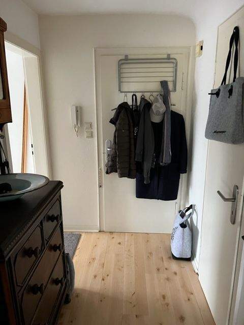 NEUSS DREIKÖNIGENVIERTEL- GEMÜTLICHE ZWEIZimmer- DACHGESCHOSS- Wohnung MIT BALKON