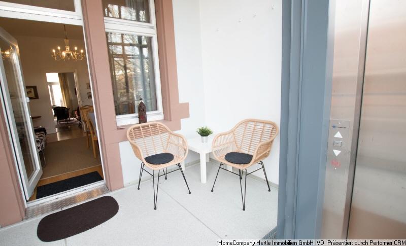 Liebevoll möblierte Wohnung mit 2 Balkonen für 2 - 12 Monate in der Wiehre 3 zimmer