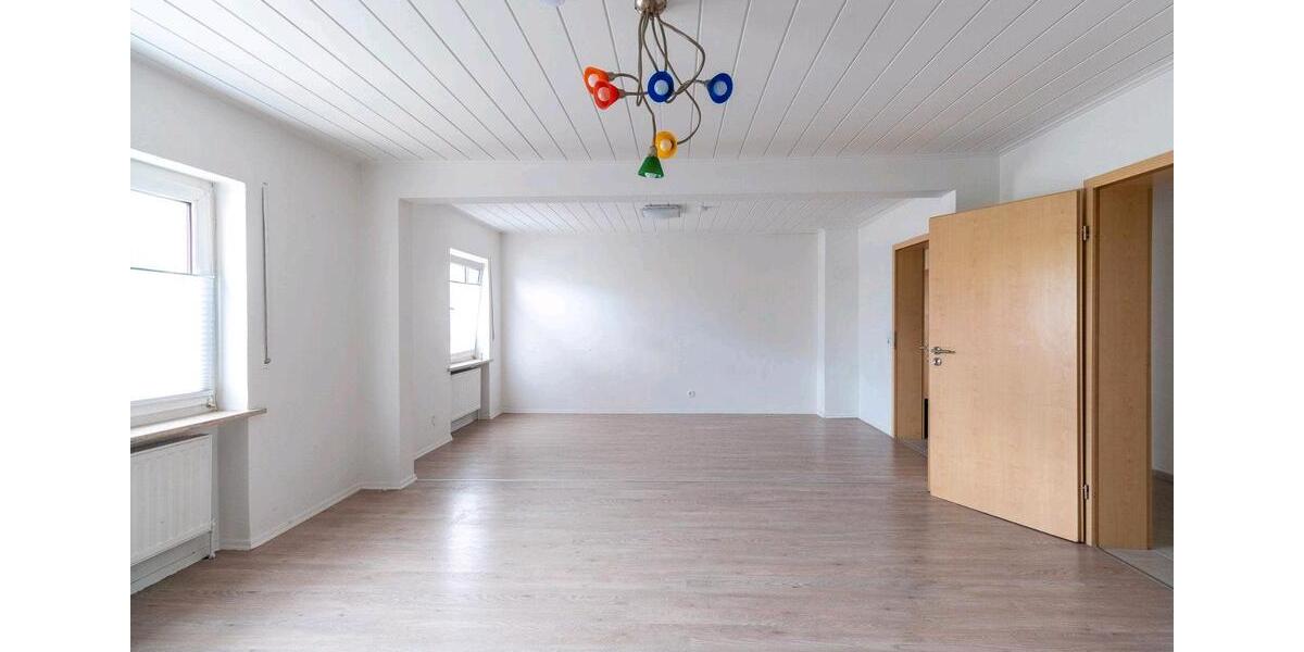 Erdgeschoßwohnung Ebermannsdorf - 3 Zimmer, 125 m&sup2;, 1.000&euro; | Angebot:26045133
