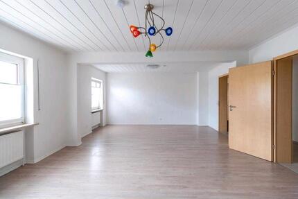 Wohnung Ebermannsdorf - 3 Zimmer, 125 m&sup2;, 1.000&euro; | Angebot:26045133