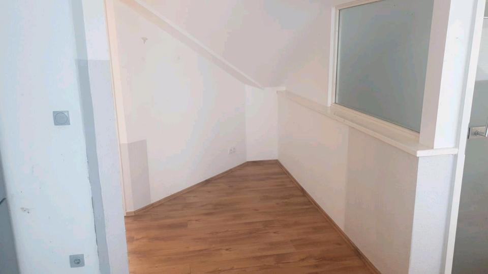 Dachgeschoßwohnung Schwaförden - 3 Zimmer, 90 m&sup2;, 650&euro; | Angebot:26480939