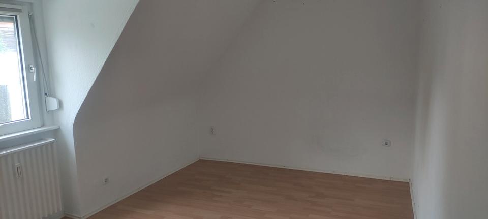 Dachgeschoßwohnung Siegen Kaan-Marienborn - 1 Zimmer, 13 m&sup2;, 190&euro; | Angebot:25918033