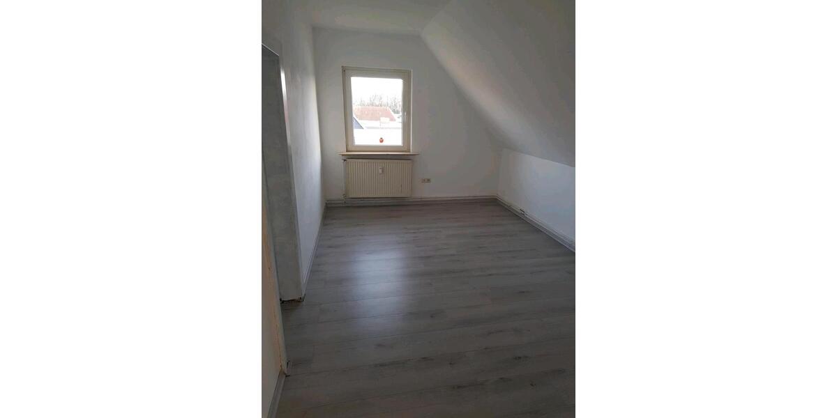 Dachgeschoßwohnung Bergen - 5 Zimmer, 100 m&sup2;, 700&euro; | Angebot:24550244