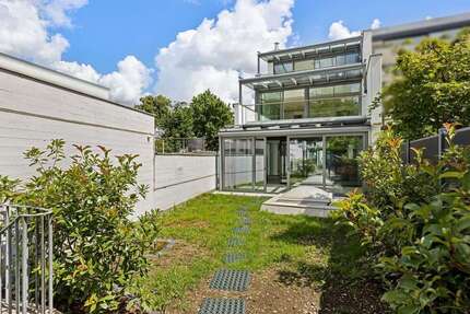 Haus zum Mieten in München 6.500 € 249 m²