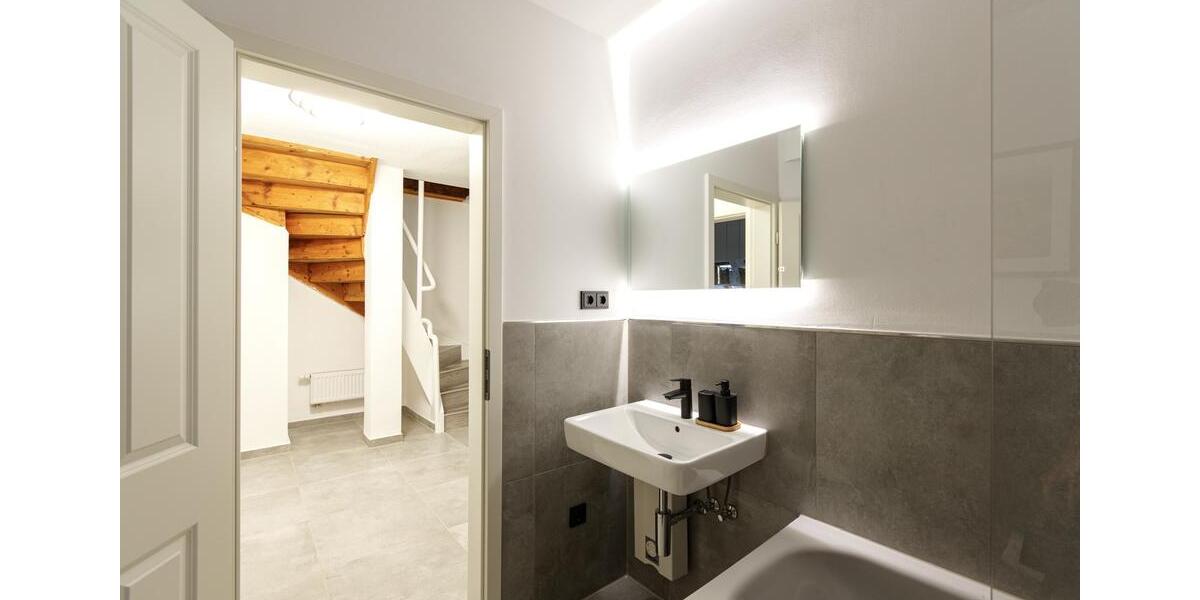Dachgeschoßwohnung Essen Huttrop - 3 Zimmer, 75 m&sup2;, 70&euro; | Angebot:26339407