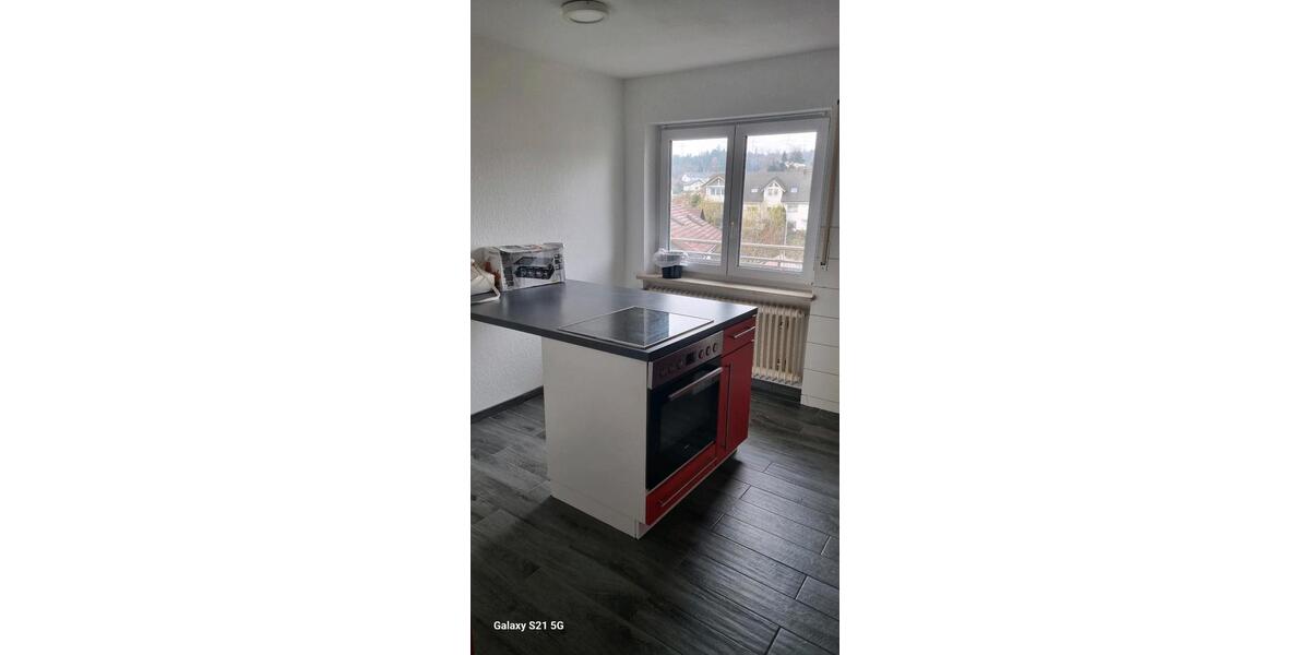 schoene Dachgeschoss Wohnung in Niederhof ab April 3 zimmer