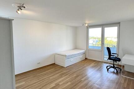 WG: Liebevoll eingerichtetes, ruhiges WG-Zimmer in Schwabing-Freimann 1 zimmer