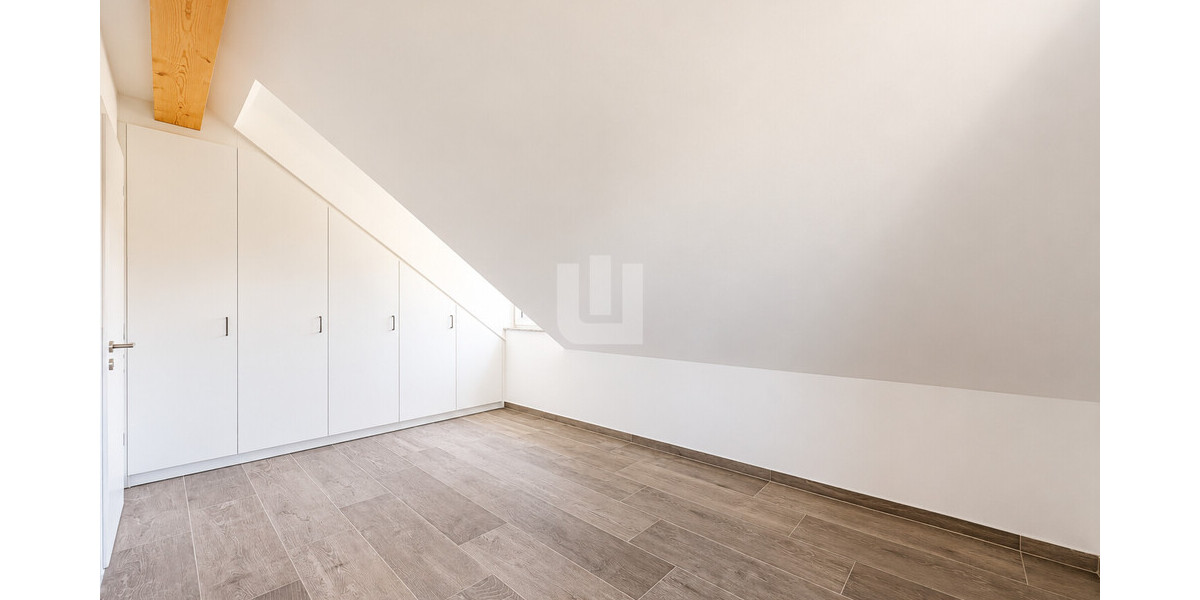 WINDISCH - ERSTBEZUG! Hochwertige 2-Zi.-DG - Wohnung mit EBK, Balkon und privatem Garten - Dachgeschoßwohnung Gröbenzell | Angebot:26764137