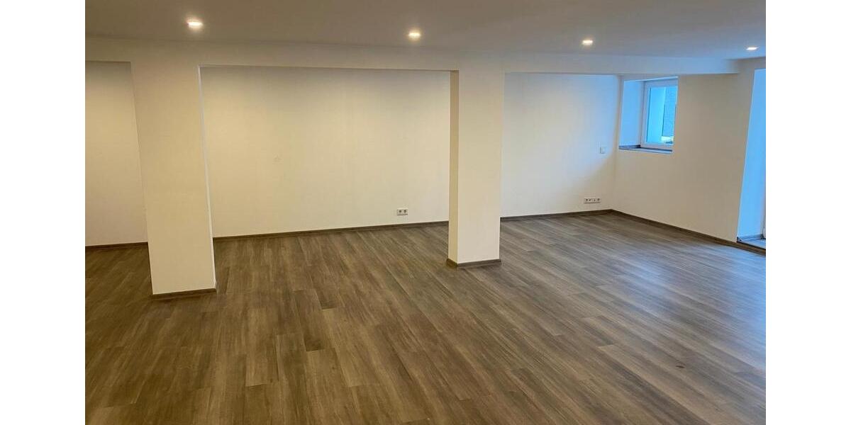 Moderne Erdgeschosswohnung mit großem Garten, Terrasse, Smarthome 4 zimmer