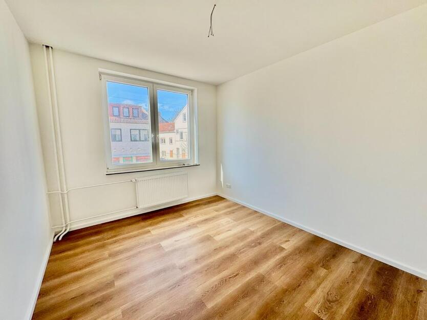 SANIERTE schicke 3-Zimmer-Wohnung mit Einbauküche in zentraler Lage