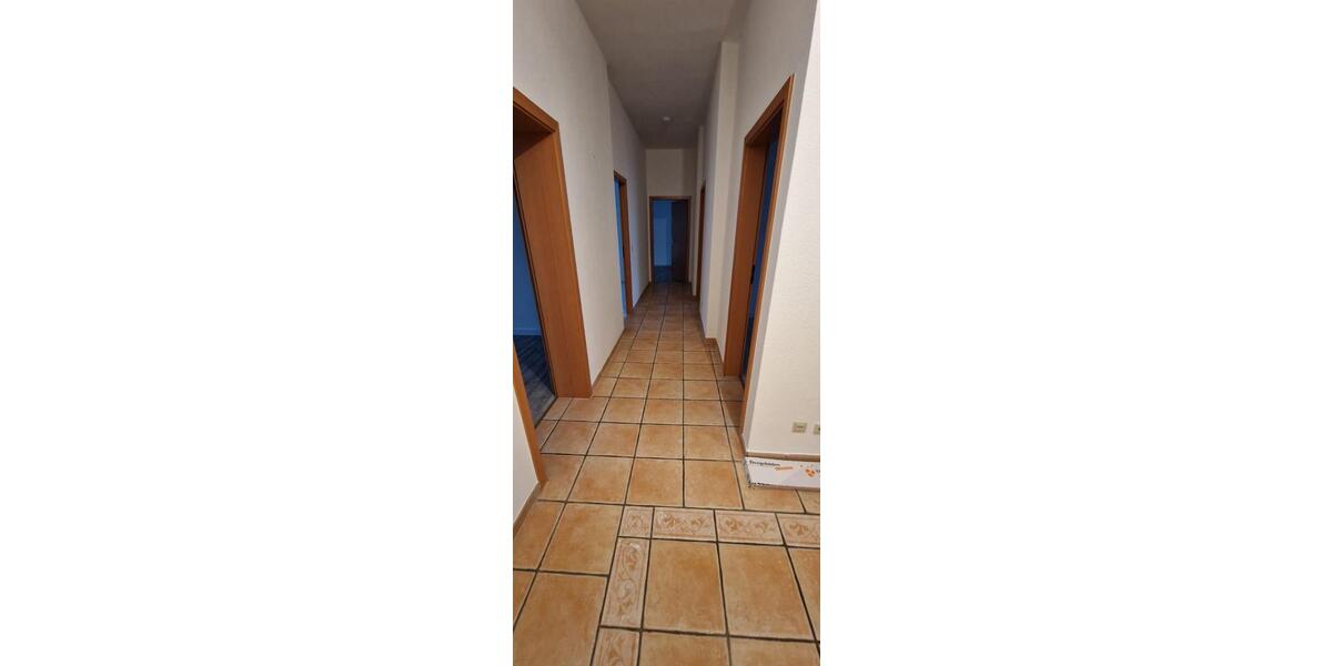 Etagenwohnung Weißwasser (Oberlausitz) - 5 Zimmer, 140 m&sup2;, 980&euro; | Angebot:25637422