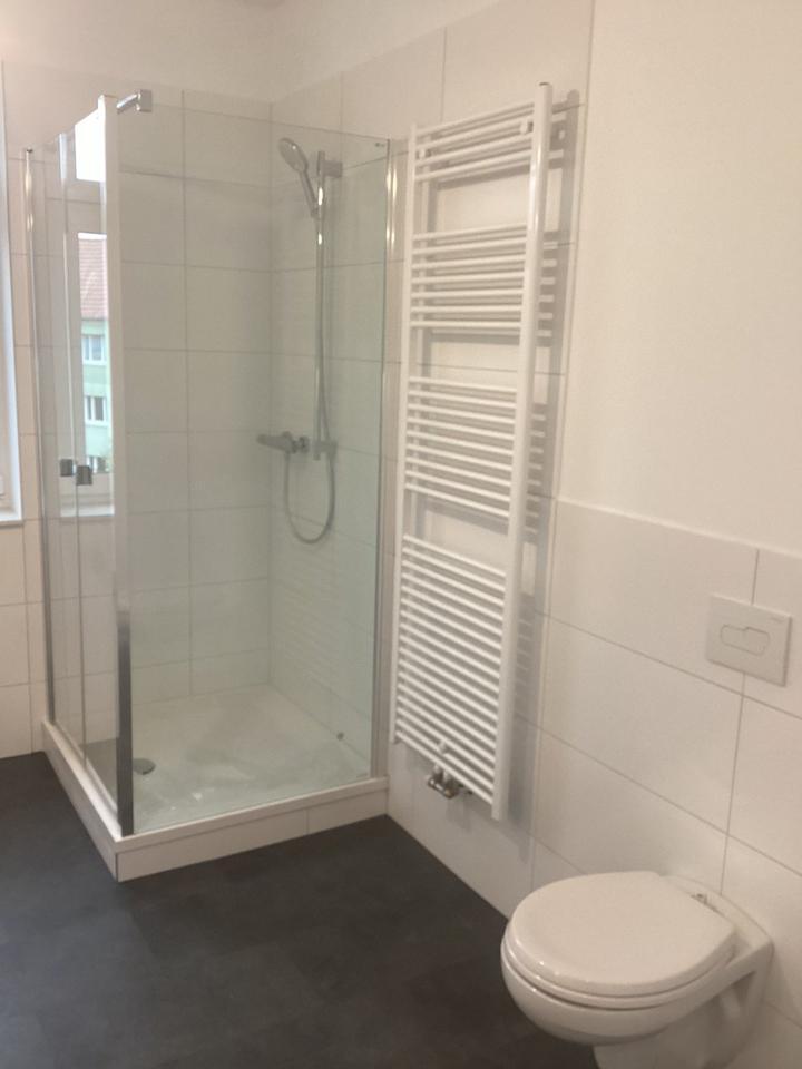 Sehr schöne helle 3 Raum Wohnung zimmer