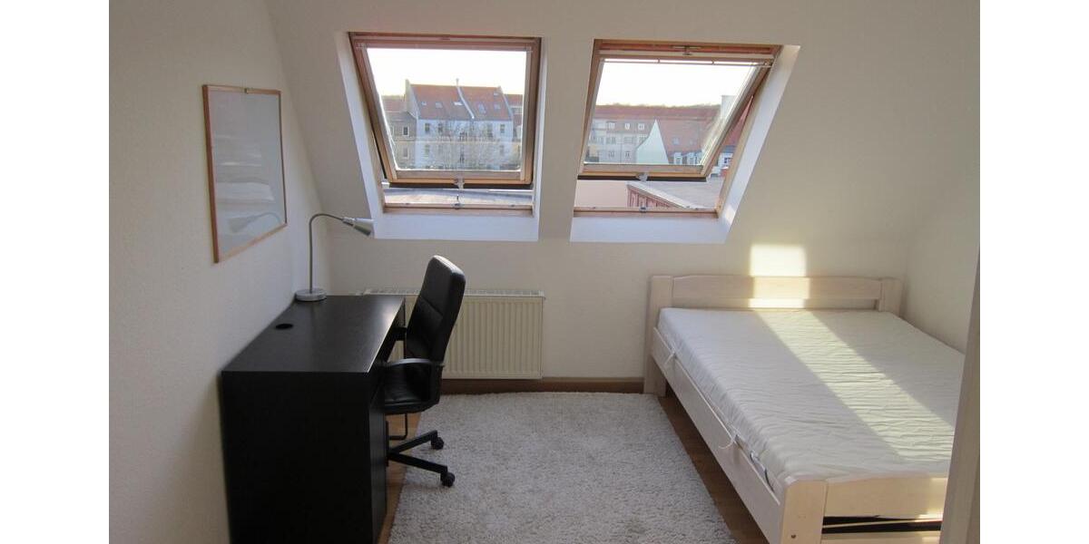 Dachgeschoßwohnung Leipzig Süd - 14 Zimmer, 65 m&sup2;, 365&euro; | Angebot:26033277