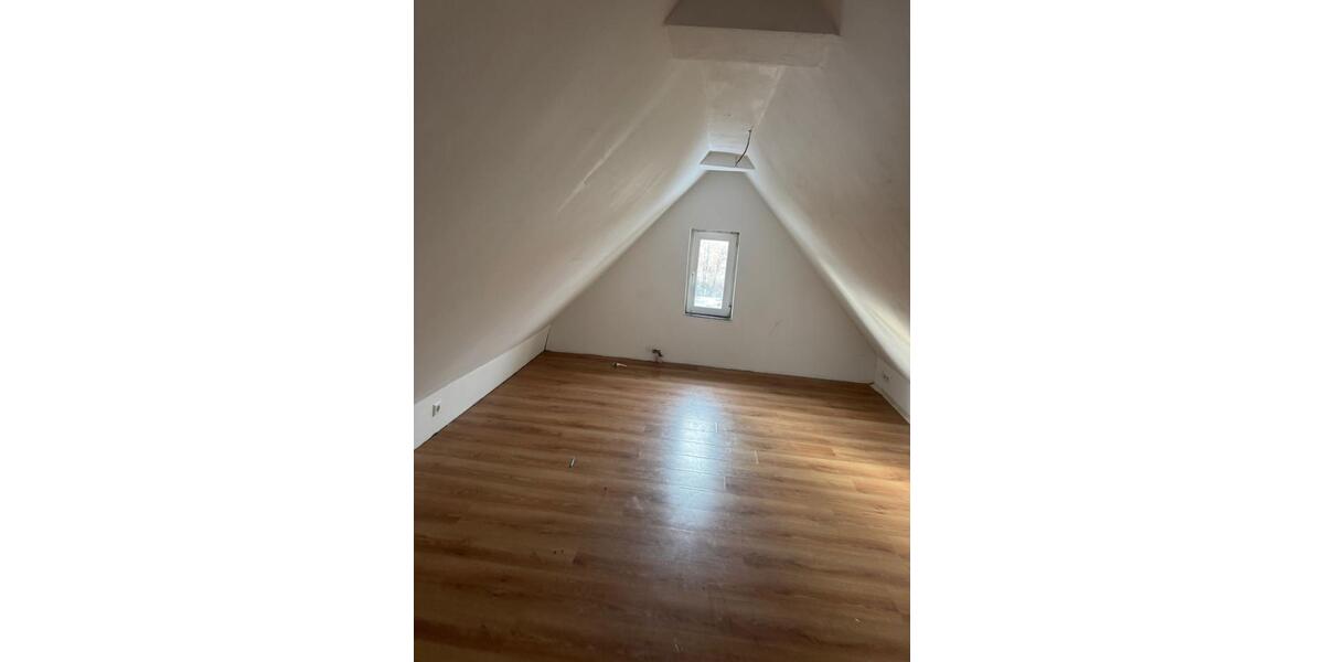 Dachgeschoßwohnung Schwäbisch Hall - 5 Zimmer, 110 m&sup2;, 750&euro; | Angebot:24604042