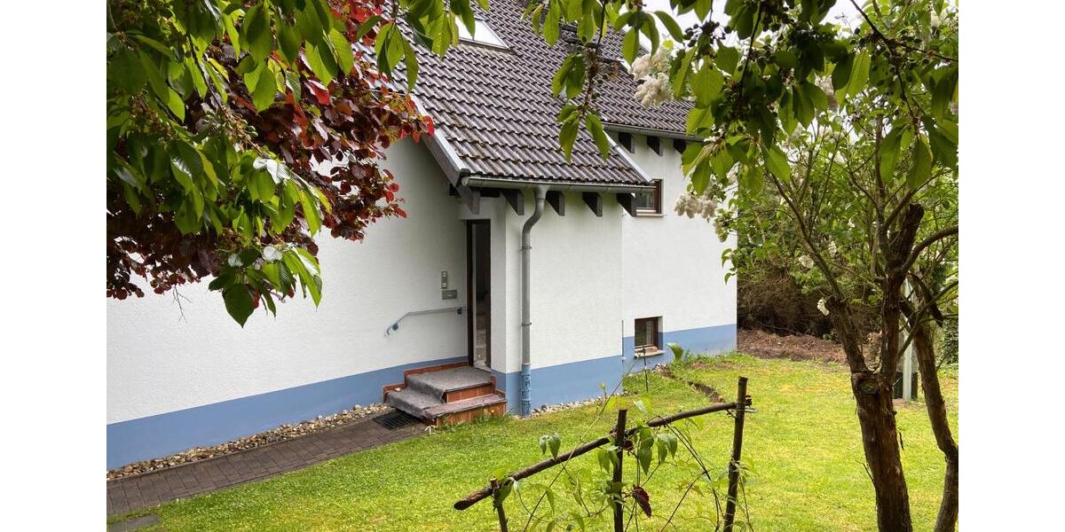 Etagenwohnung Idstein - 4 Zimmer, 130 m&sup2;, 1.300&euro; | Angebot:26482961