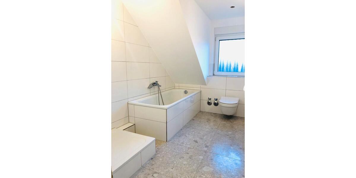 Dachgeschoßwohnung Dortmund Eving - 4.5 Zimmer, 115 m&sup2;, 1.100&euro; | Angebot:26040062